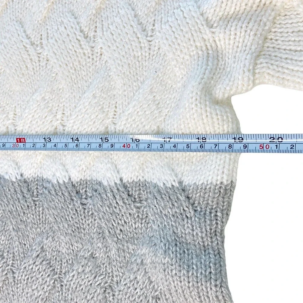 A New Day Womens SMALL Crew Neck SWEATER Gray White Pullover Ultra SOFT Knit EUC